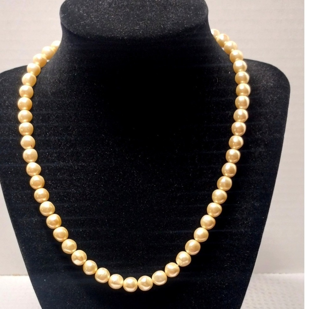 Vintage Faux Pearl Necklace Single Strand Cream Champagne Gold Tone 17" Classic